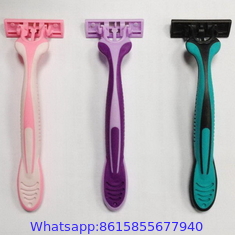 R319 Triple blade disposable shaving razor