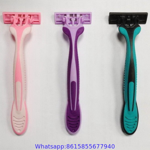 R319 Triple blade disposable shaving razor